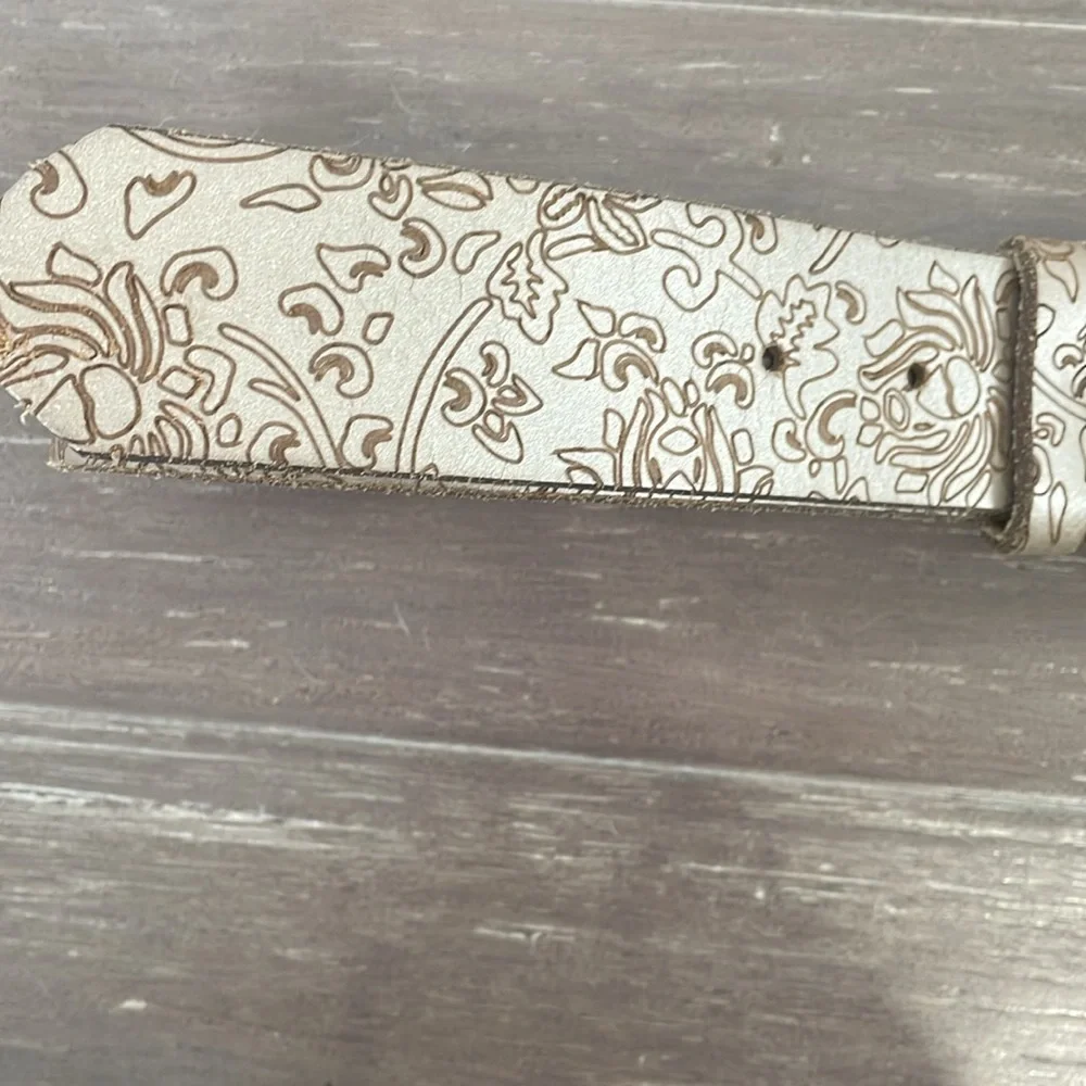 Gap Cow leather hippie artsy boho festival 70’s brown neutral belt. Size Small